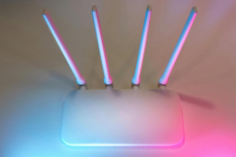 Wireless router with four antennas illustrating wifi internet speeds
